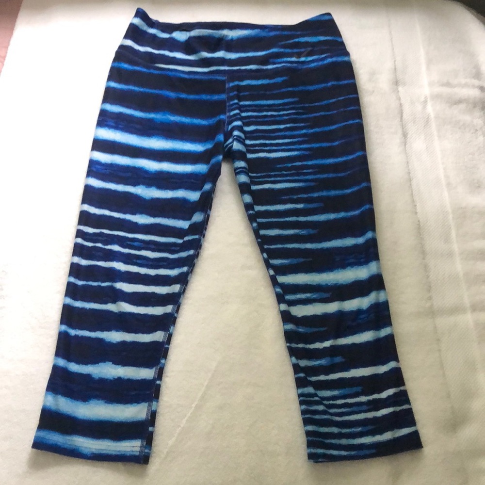 Nike cropped striped workout leggings